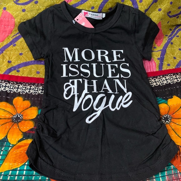 💋 More Issues Than Vogue 💋 - Picture 3 of 3